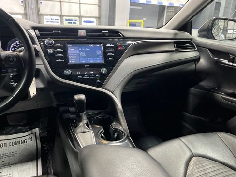 Used 2020 Toyota Camry SE FWD image 25