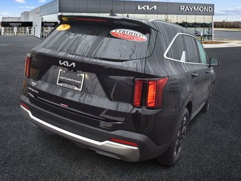 Used 2025 Kia Sorento S image 3