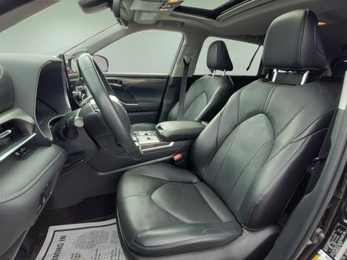 Used 2023 Toyota Highlander Limited image 28