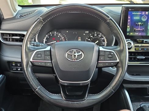 Used 2020 Toyota Highlander Platinum AWD/4WD image 13