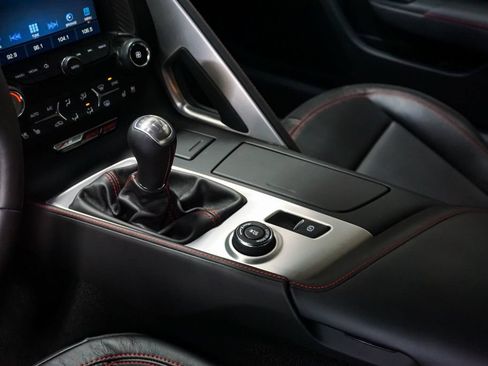 Used 2019 Chevrolet Corvette Z06 RWD image 17
