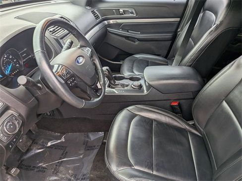 Used 2019 Ford Explorer XLT w/ Equipment Group 202A image 10