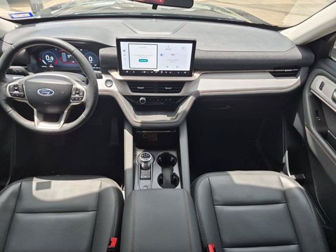 Used 2025 Ford Explorer Active w/ Active Comfort Package RWD image 11