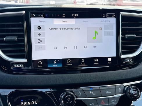 Used 2026 Chrysler Pacifica Select image 16