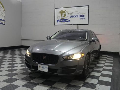 Used 2018 Jaguar XE Prestige AWD/4WD image 5