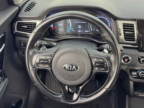 Used 2019 Kia Niro EX image 18