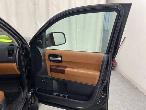 Used 2015 Toyota Sequoia Platinum AWD/4WD image 34