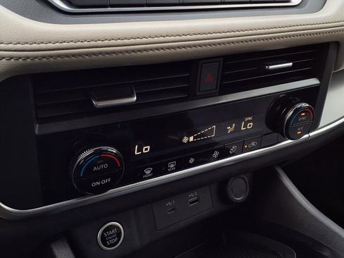 Used 2023 Nissan Rogue SV image 10