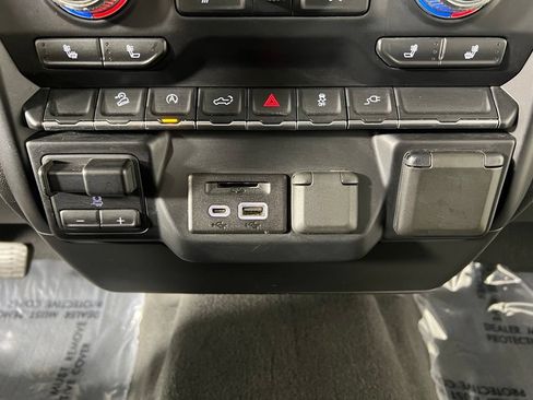Used 2019 GMC Sierra 1500 SLE w/ SLE Value Package AWD/4WD image 29