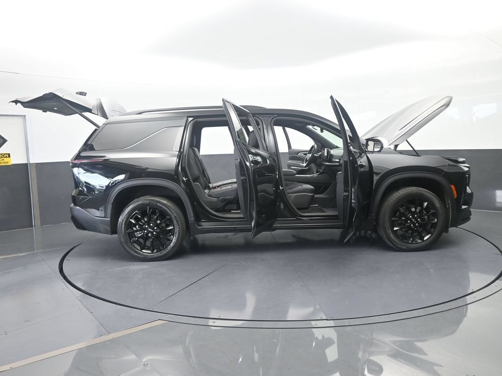 Used 2024 Chevrolet Traverse LT w/ Midnight/Sport Edition FWD image 80