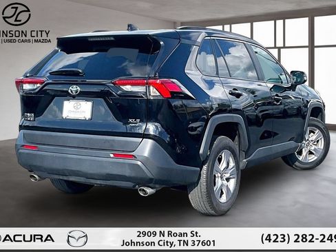 Used 2025 Toyota RAV4 XLE AWD/4WD image 2