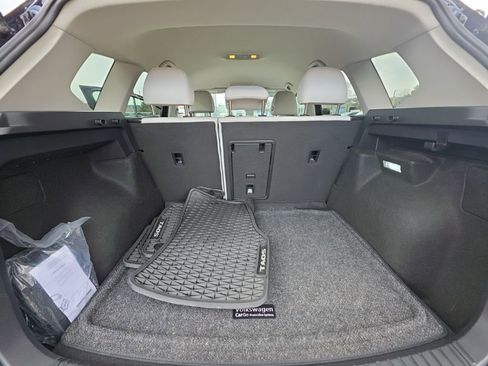 Certified 2025 Volkswagen Taos SE image 25