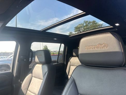 Certified 2024 Chevrolet Suburban High Country AWD/4WD image 17