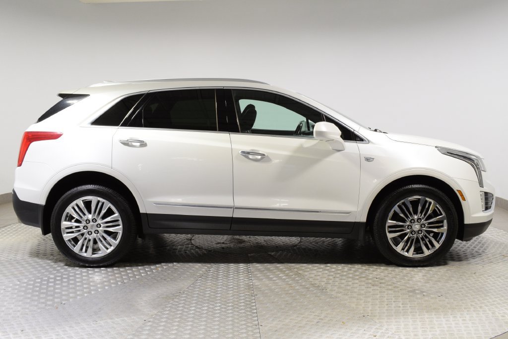 Used 2017 Cadillac XT5 Premium Luxury AWD/4WD image 2