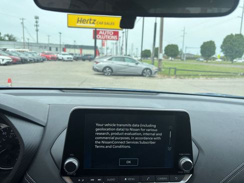 Used 2025 Nissan Sentra SV FWD image 17