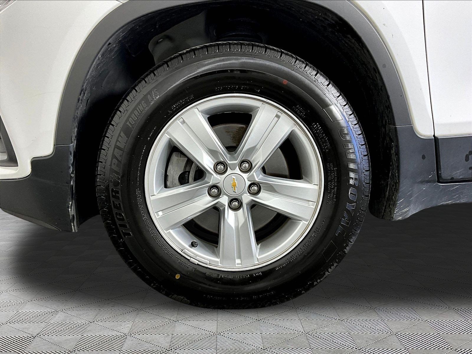 Used 2022 Chevrolet Trax LT w/ LT Convenience Package AWD/4WD image 28