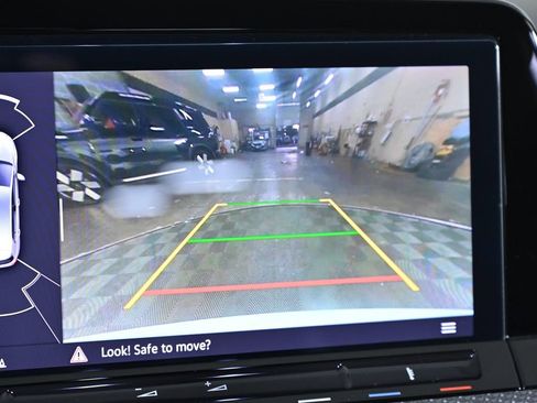 Used 2024 Volkswagen Golf R image 18