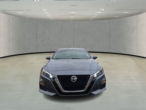 Used 2021 Nissan Altima 2.5 SV w/ SV Premium Package image 2