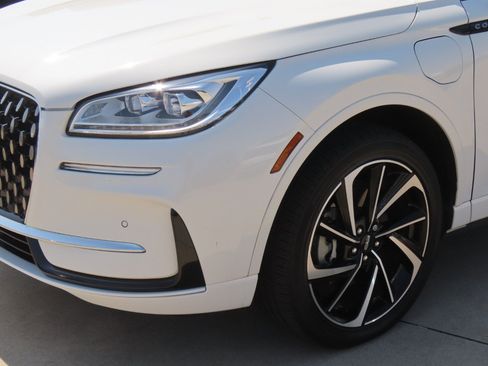 Used 2023 Lincoln Corsair Grand Touring w/ Equipment Group 301A AWD/4WD image 3