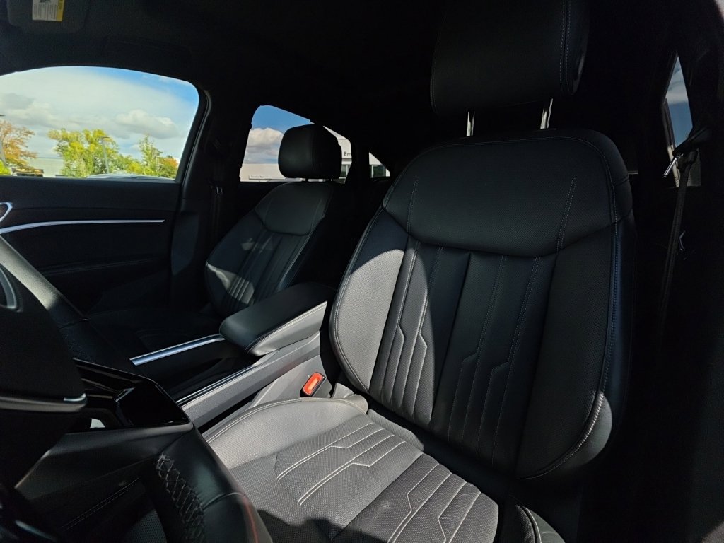 Used 2023 Audi e-tron Prestige w/ Prestige Package AWD/4WD image 12