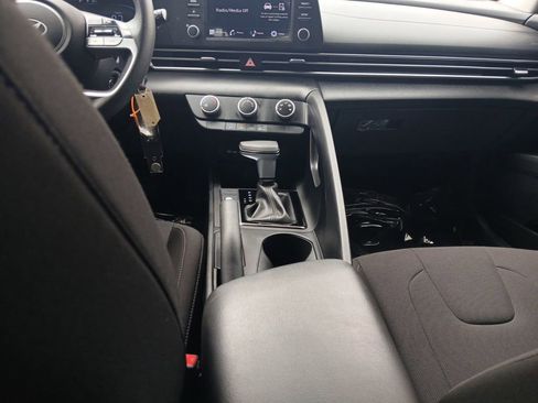 Certified 2024 Hyundai Elantra SE FWD image 11