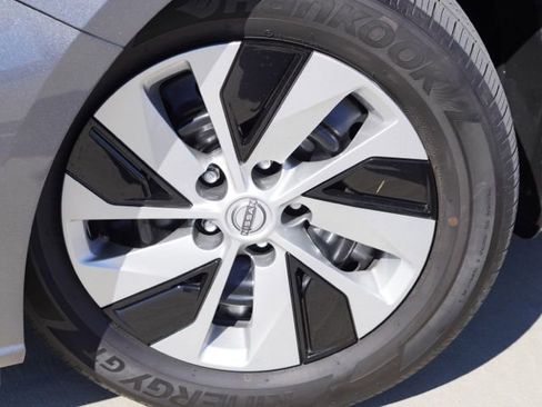 Used 2024 Nissan Altima 2.5 S FWD image 10