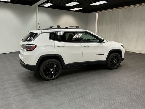 Used 2022 Jeep Compass Latitude AWD/4WD image 6