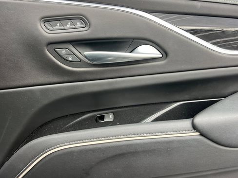 Used 2023 Cadillac Escalade ESV Sport w/ Touring Package image 21