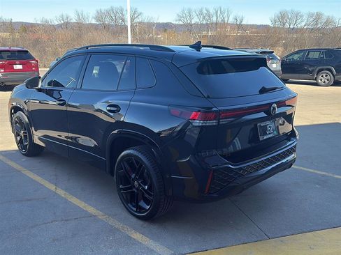 Used 2025 Volkswagen Tiguan SE R-Line image 16