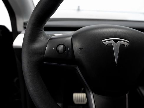 Used 2021 Tesla Model Y Performance image 18