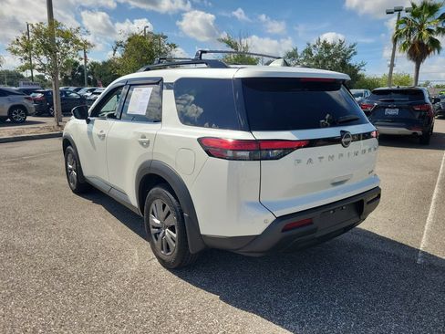 Used 2024 Nissan Pathfinder SV FWD image 4