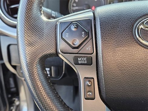 Used 2022 Toyota Tacoma TRD Off-Road image 23