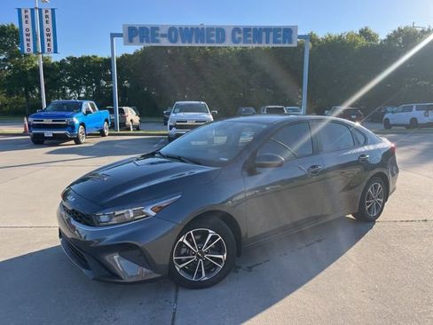 Used 2022 Kia Forte LXS image 2