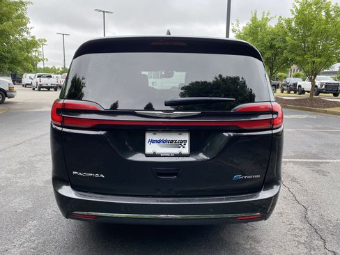 Used 2023 Chrysler Pacifica Limited FWD image 8