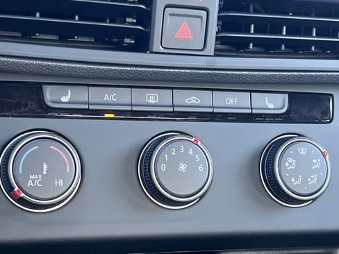 Used 2024 Volkswagen Jetta Sport image 28