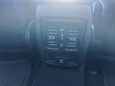 Used 2018 Jeep Grand Cherokee Altitude image 14