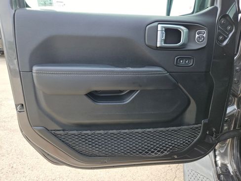 Used 2022 Jeep Gladiator Overland w/ Popular Equipment Package image 11