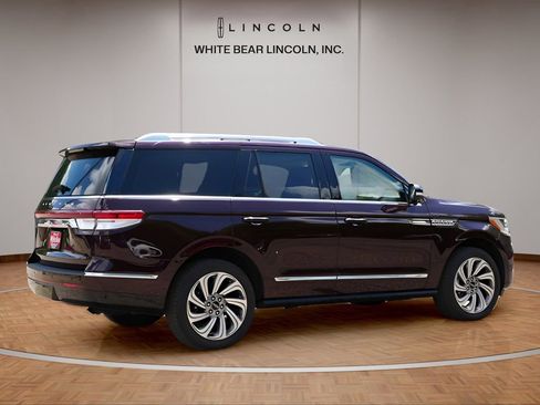 Used 2023 Lincoln Navigator Reserve image 5