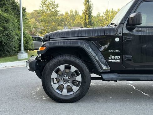 Used 2019 Jeep Wrangler Unlimited Sahara AWD/4WD image 9
