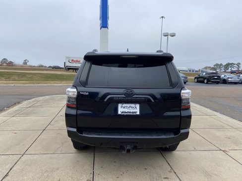 Used 2022 Toyota 4Runner SR5 Premium image 9