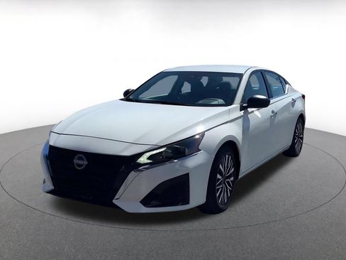 Used 2025 Nissan Altima 2.5 SV FWD image 7