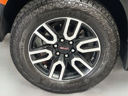 Used 2024 GMC Yukon XL AT4 w/ Technology Package AWD/4WD image 34
