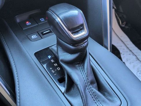 Certified 2021 Toyota Venza LE w/ Carpet Mat Package (TMS) image 21