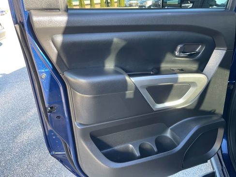 Used 2024 Nissan Titan SV w/ SV Convenience Package image 45