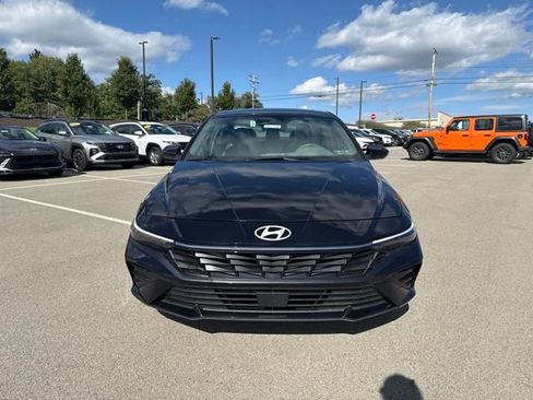 Used 2024 Hyundai Elantra SEL w/ Convenience Package FWD image 10