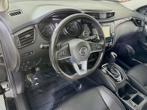 Used 2018 Nissan Rogue Sport SL w/ SL Premium Package image 19