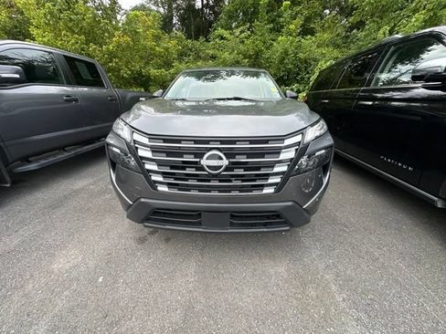 Used 2024 Nissan Rogue S FWD image 2