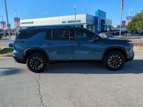 Used 2024 Chevrolet Traverse Z71 image 9