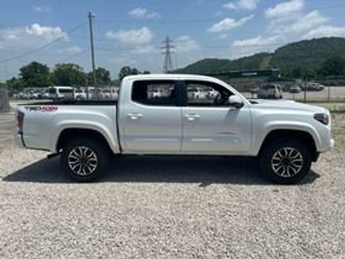 Used 2023 Toyota Tacoma TRD Sport AWD/4WD image 8