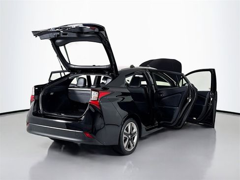 Used 2020 Toyota Prius XLE image 19